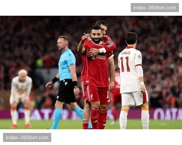 利物浦发布欧冠四强战前训练图，萨拉赫参与全队合练